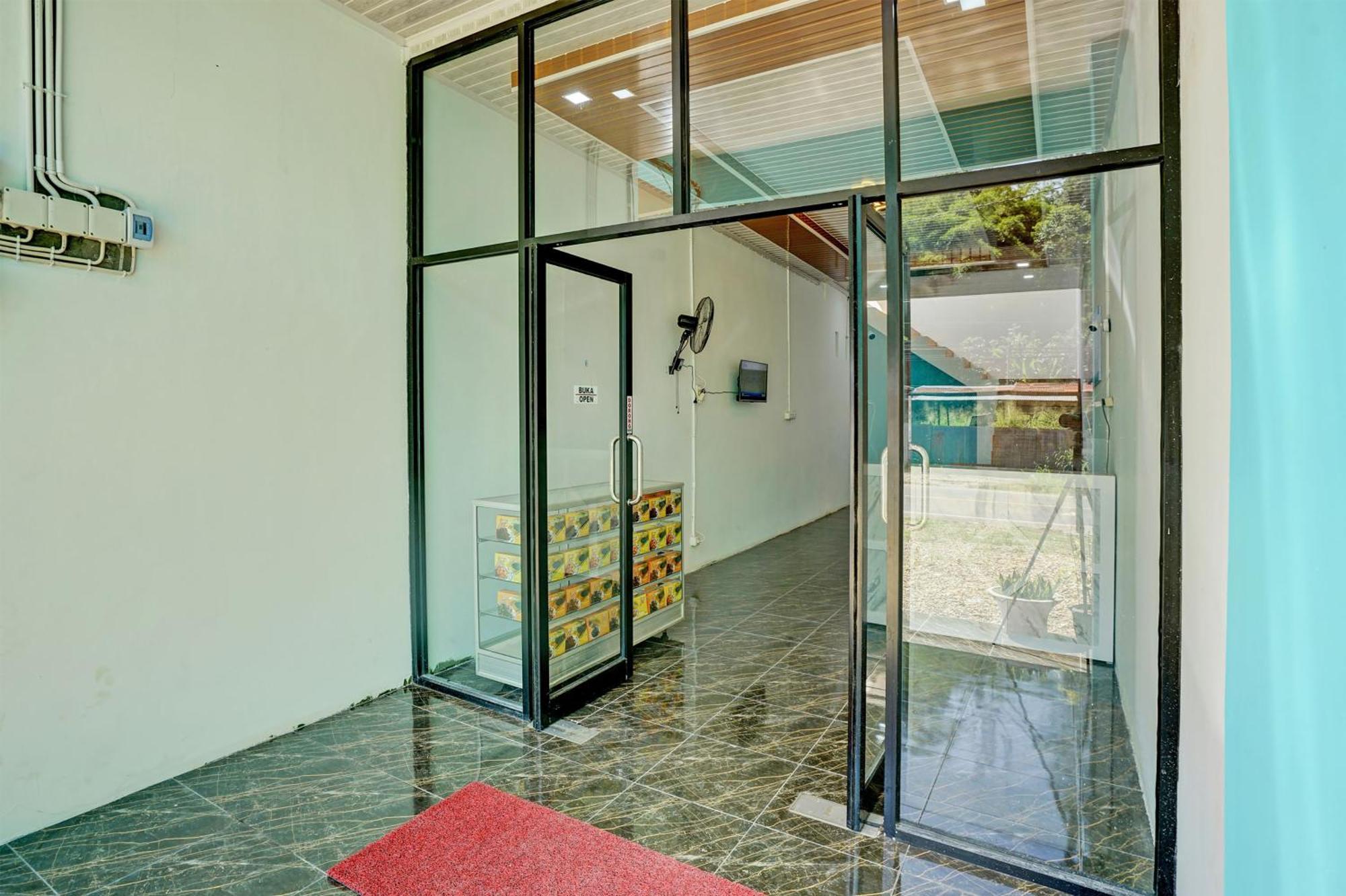Oyo 92700 D' Ngalau Residence Syariah パヤクンブ エクステリア 写真
